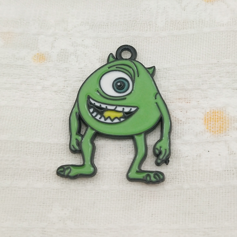 10 قطع من الحلي الكرتونية اللط - مراجعة Anime Merchandise For Sale وسعره