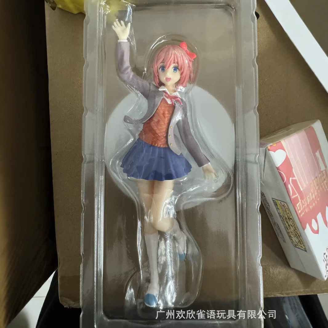 نوعان من مجسمات أنمي بطول 18 س - مراجعة Anime Merchandise Types وسعره